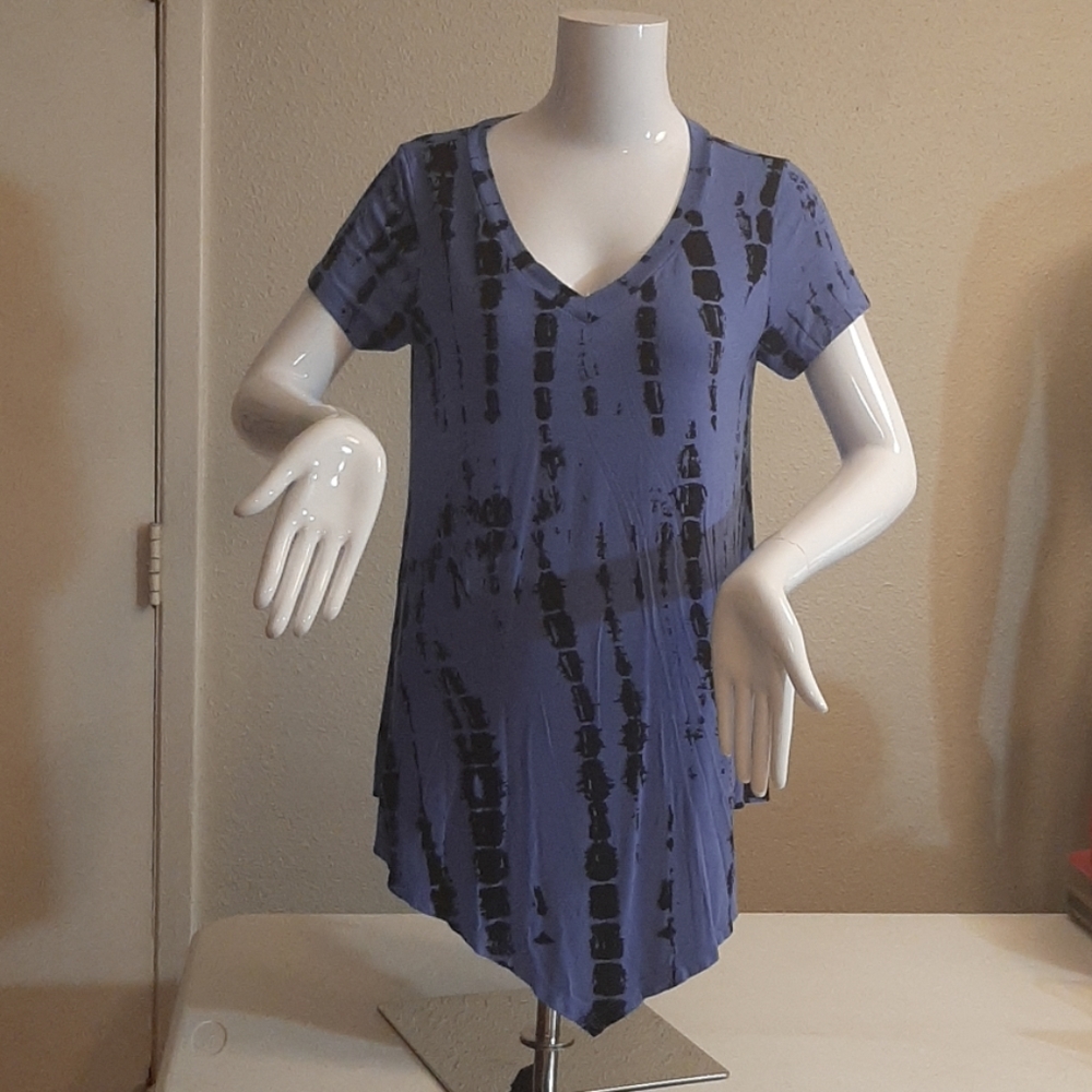 B.L.E.U Blue & Black V-Neck Asymmetrical Blouse